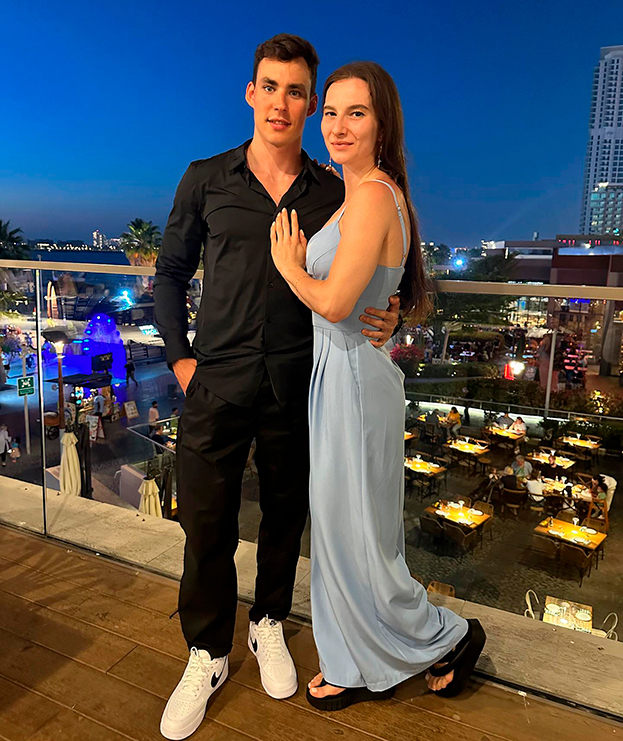 Александр Терентьев и Наталья Непряева. ЛыжникиАлександр Терентьев и Наталья Непряева.