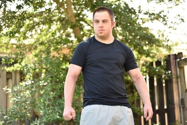 Гаррет Хоулв.