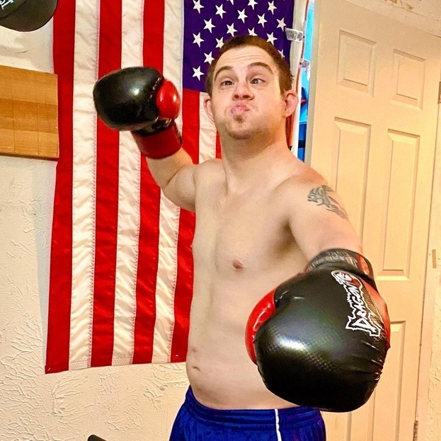 Гаррет Хоулв.