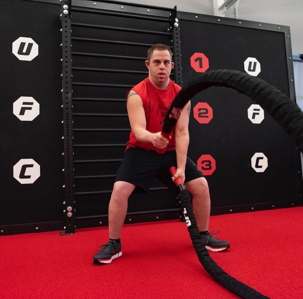 Гаррет Хоулв.