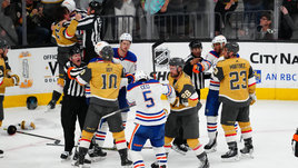 Русский форвард «Эдмонтона» едва не травмировался. Но вернулся на лед и ответил канадцу за подлый прием