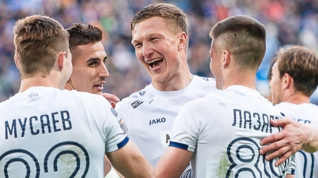 Футболисты «Балтики» одержали победу над «Кубанью». Футболисты «Балтики» празднуют победу над «Кубанью».