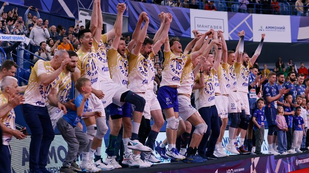 Игроки «Зенита» празднуют победу в финале.