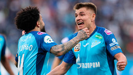 Клаудиньо и Андрей Мостовой празднуют победу над «Спартаком».