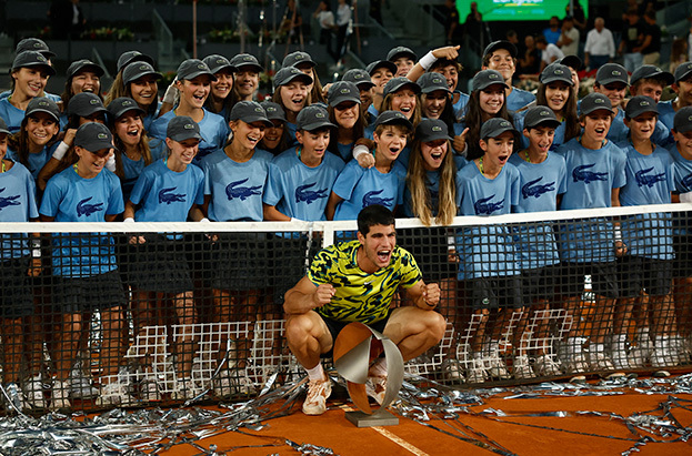 Карлос Алькарас на награждении.