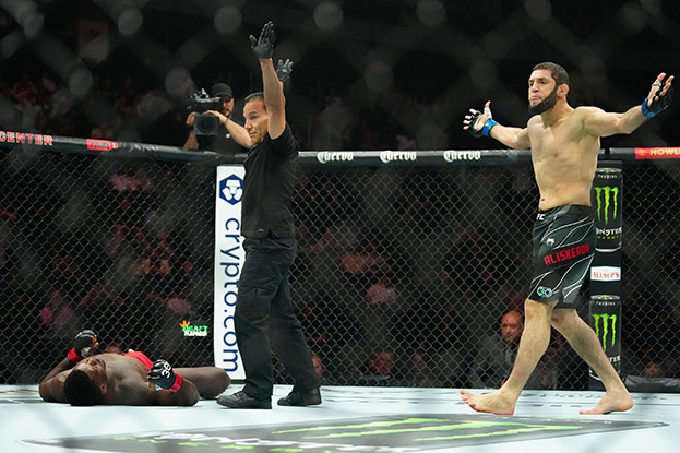 Фил Хоуз в нокауте.