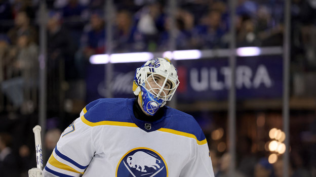 Голкипер Девон Леви.