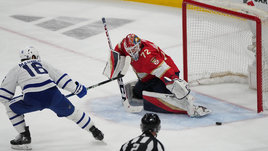 «Торонто» спас серию без русского вратаря. А забить феноменальному Бобровскому помог арбитр