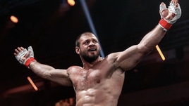 «Спасибо за первую сечку в карьере». Штырков устроил жесткую рубку в дебютном бою по кикбоксингу