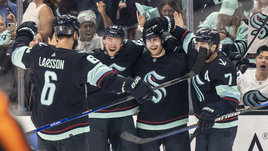 Звездный американец повторил достижение Овечкина, но его команда не может справиться с новичком плей-офф