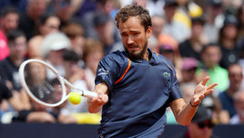 Медведев снял римское проклятие. Россиянин впервые в карьере выиграл на «мастерсе» в Италии