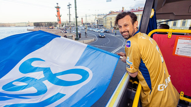 Главный тренер «Зенита» Сергей Семак во время чемпионского парада в Санкт-Петербурге