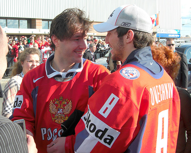 Илья Ковальчук и Александр Овечкин после возвращения в Москву.