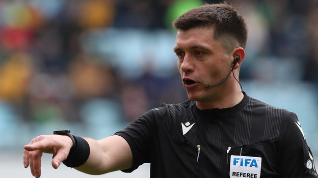 Судья Павел Шадыханов.