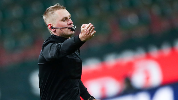 Судья Артем Чистяков.