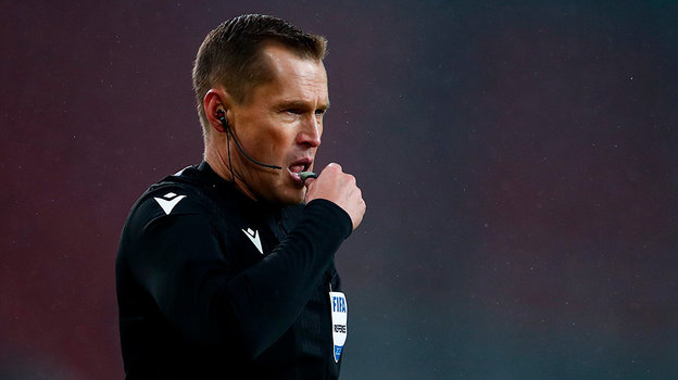 Судья Владислав Безбородов.