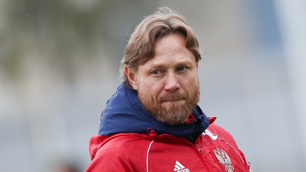 Главный тренер сборной России Валерий Карпин.