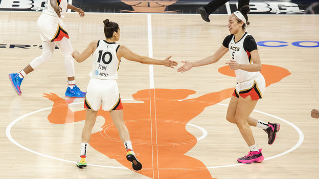 Келси Плам и Дирика Хэмби. Келси Плам и Дирика Хэмби