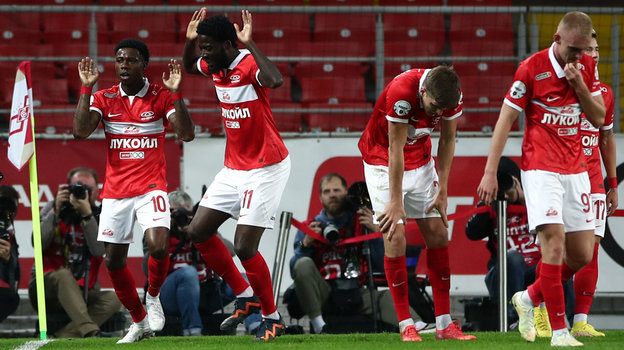 Квинси Промес, Шамар Николсон, Александр Соболев и Даниил Денисов. Квинси Промес, Шамар Николсон, Александр Соболев и Даниил Денисов