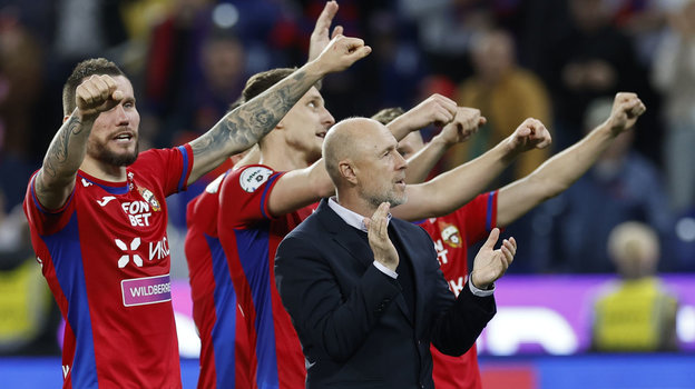 Владимир Федотов с игроками ЦСКА. Главный тренер Владимир Федотов с игроками ЦСКА