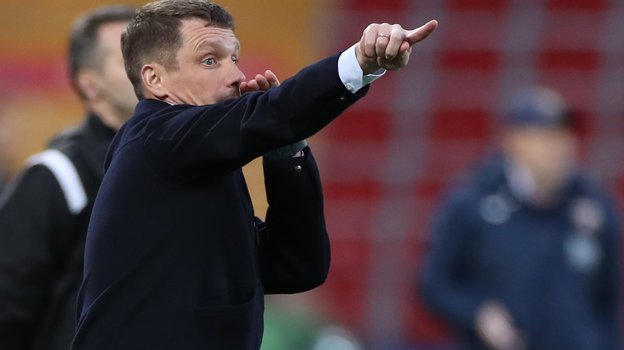 Виктор Гончаренко. Тренер «Урала» Виктор Гончаренко.