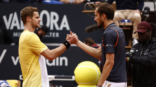 Янник Ганфманн (слева) и Даниил Медведев.