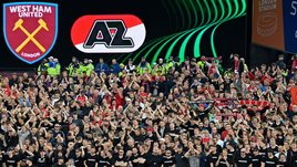 Жесть в еврокубках: голландские болельщики прорвались на трибуну с семьями футболистов. Игроки поспешили на помощь