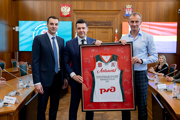 Александр Косырьков и Константин Сиденко на торжественном приеме у губернатора Калининградской области Антона Алиханова. Александр Косырьков и Константин Сиденко на торжественном приеме у губернатора Калининградской области Антона Алиханова.