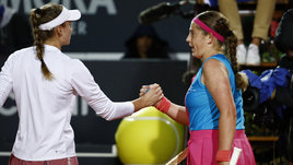 Теннисистки Елена Рыбакина и Елена Остапенко