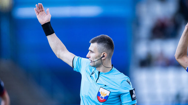 Судья Алексей Сухой.