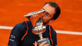 Король римского грунта! Медведев сенсационно выиграл «мастерс» на ненавистном покрытии