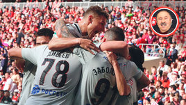 Футболисты ЦСКА празднуют гол.