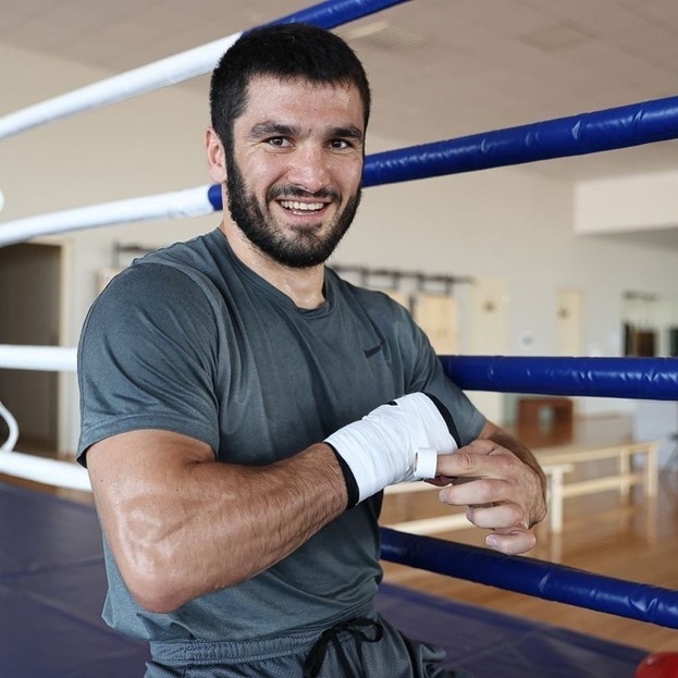 Артур Бетербиев.