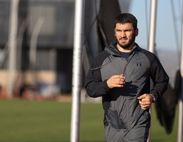 Артур Бетербиев.