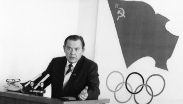 После поражения советской сборной от Португалии председатель Спорткомитета СССР Марат Грамов выступил в качестве генерального прокурора и наказал виновных.