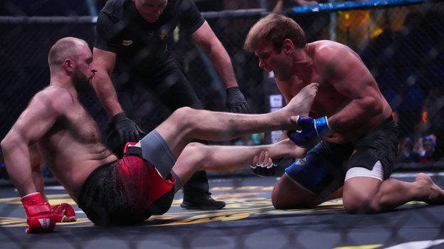 Иван Емельяненко в бою против Алексея Леденева.