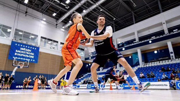 Баскетболисты ЦСКА провели товарищеский матч в Заполярье.