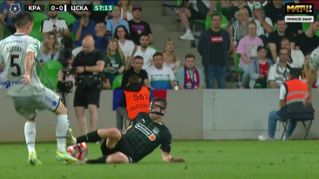 Вячеслав Литвинов грубо сыграл на сопернике.