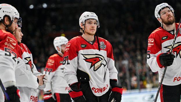 Арсений Грицюк (в центре).