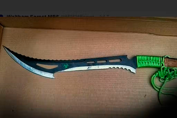 Нож «зомби-киллер», изъятый полицией Боро Хакни.