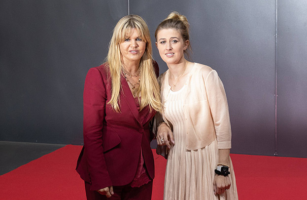 Джина-Мария Шумахер с мамой Коринной.