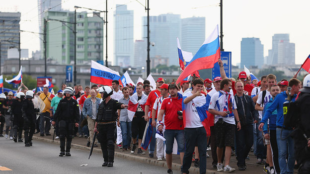 Марш российских болельщиков в Варшаве на Евро-2012. Марш российских болельщиков в Варшаве на Евро-2012.