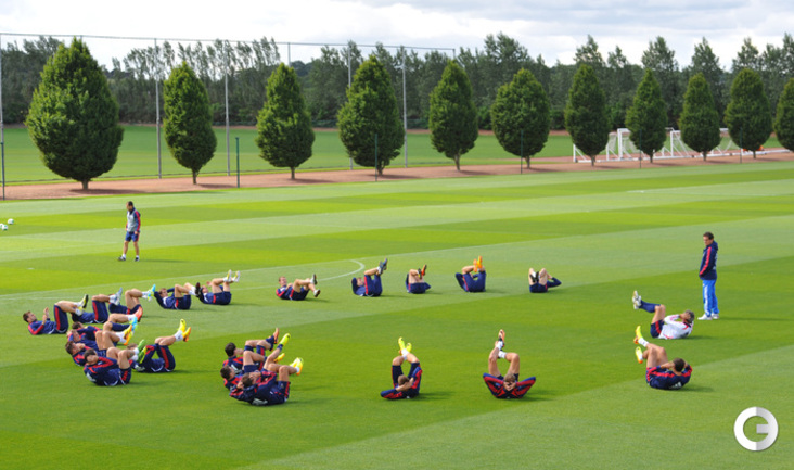 Сборная России "утюжит" поле на базе "Арсенала"