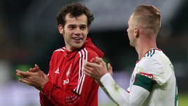 Футболисты Артем Карпукас и Дмитрий Баринов