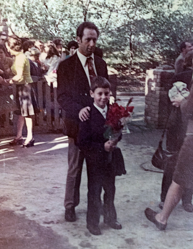 Юный Константин Сарсания с отцом Сергеем Константиновичем.