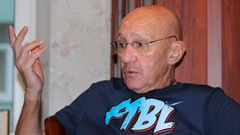 «Меня, русского тренера, в Иране посадили в яму. Каждая женщина, проходя мимо, должна была швырнуть камнем»