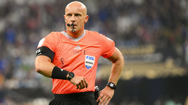 Арбитр Шимон Марчиняк.