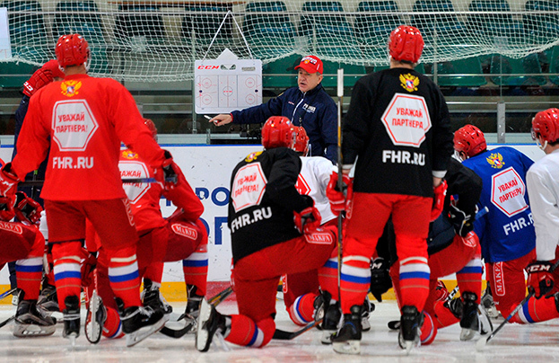 Олег Браташ тренирует олимпийскую сборную России.