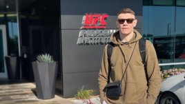 Максим Гришин на фоне UFC Performance Institute.