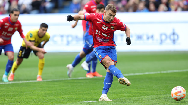 Федор Чалов забивает гол с пенальти